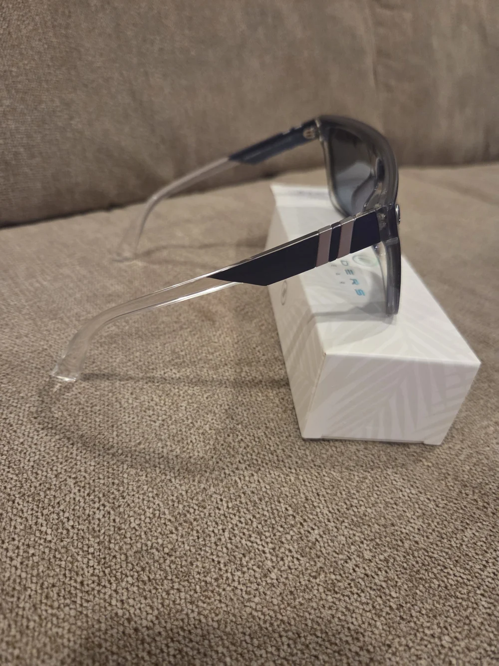 Blenders Eyewear flat top